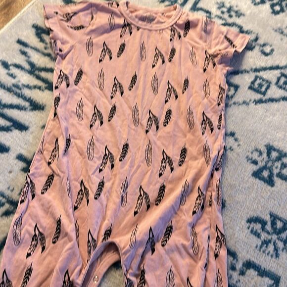 Ice Cream Castles kids romper - pink with feathers - Picture 2 of 4